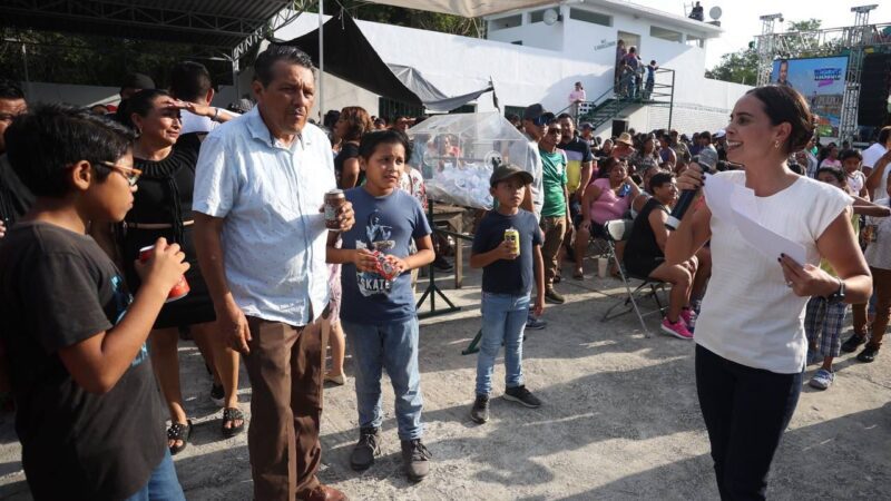 Reconoce Ana Paty Peralta labor y Unión de Tianguistas en su aniversario