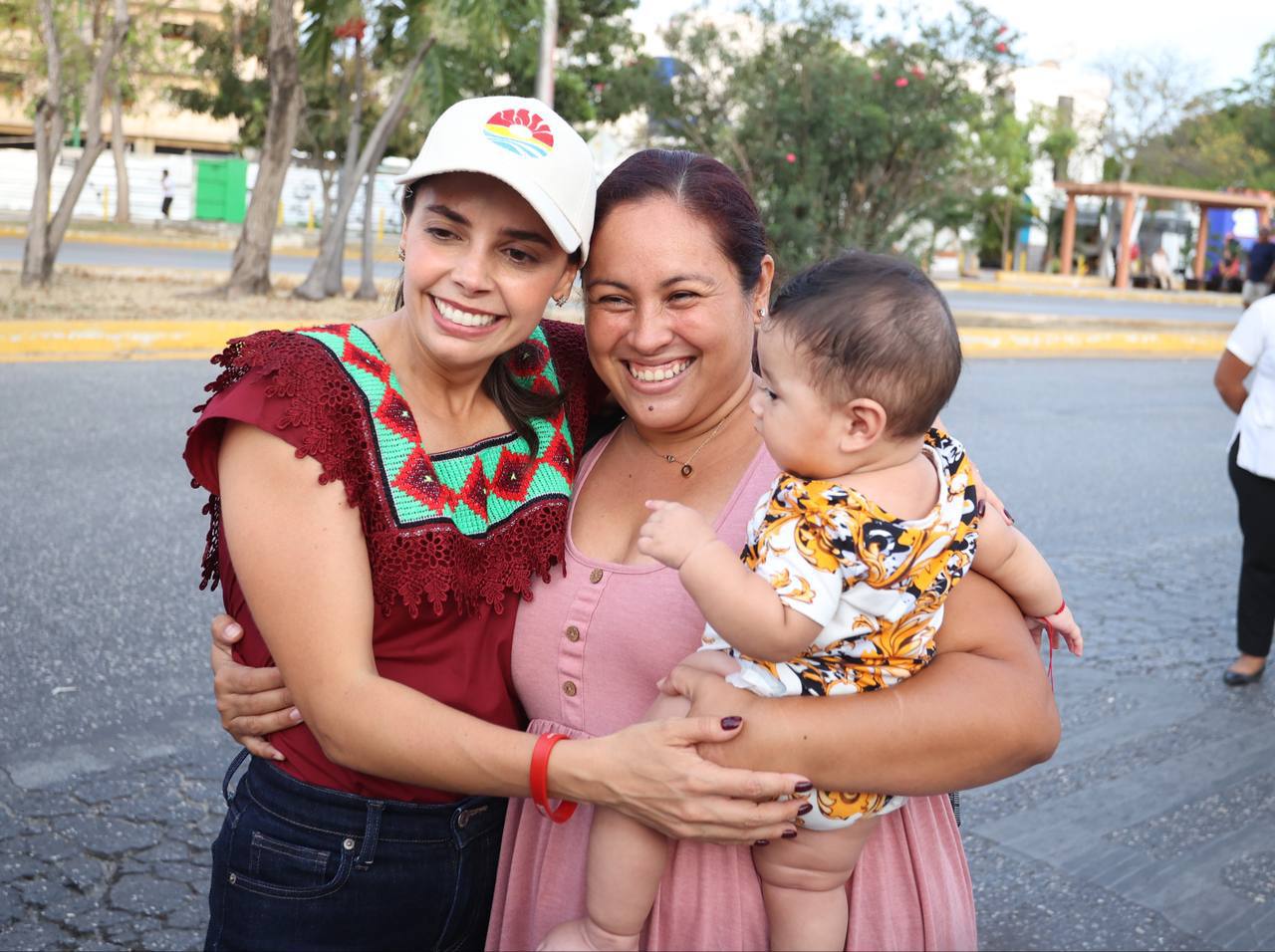 Refrenda Ana Paty Peralta apoyo a madres cancunenses