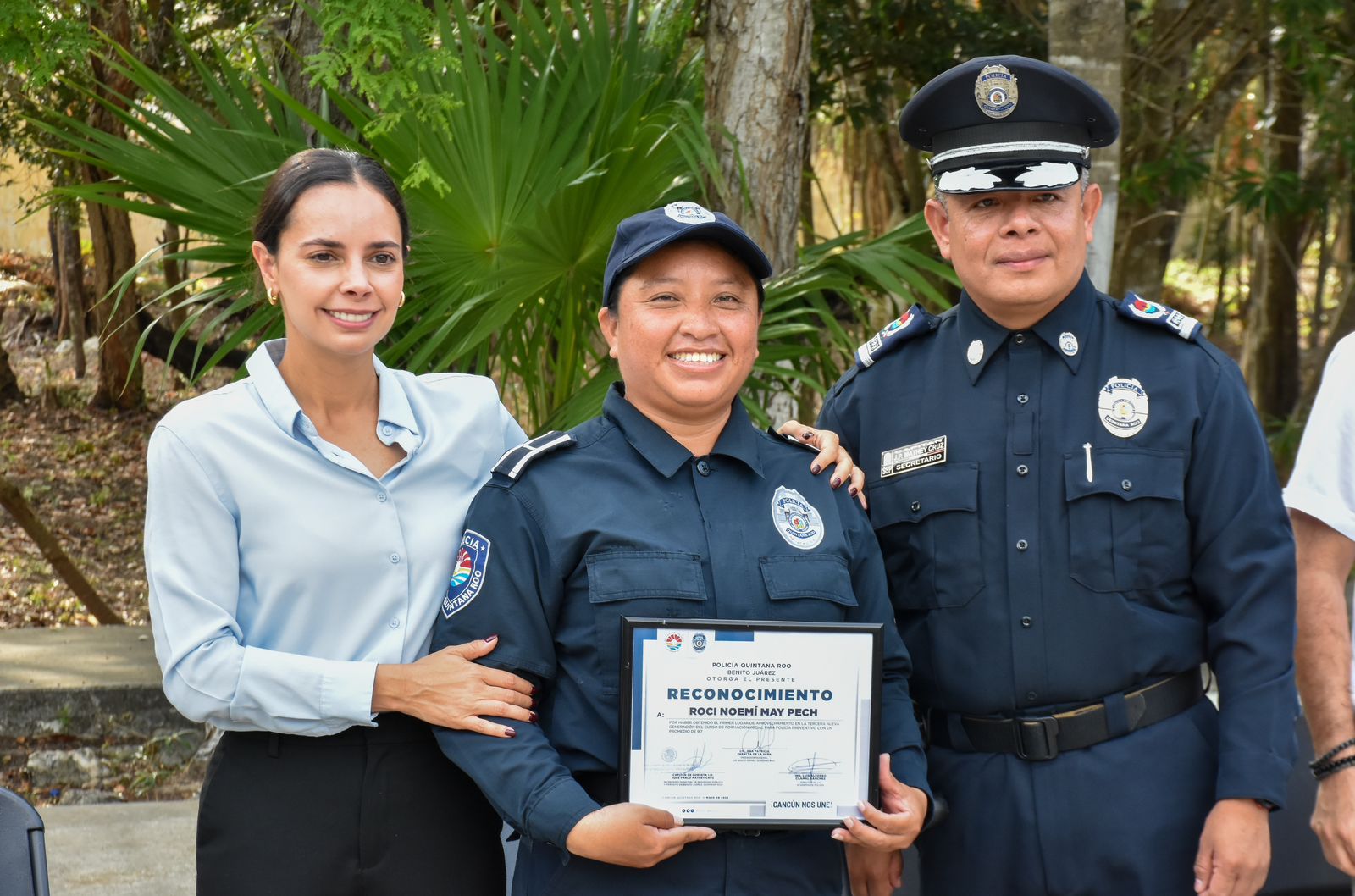 PROMUEVE ANA PATY PERALTA HONRADEZ, PROFESIONALISMO Y EFICIENCIA EN POLICÍAS GRADUADOS