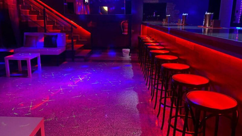 Clausuran ‘restaurante’ que era club swinger; había 90 personas teniendo relaciones durante cateo