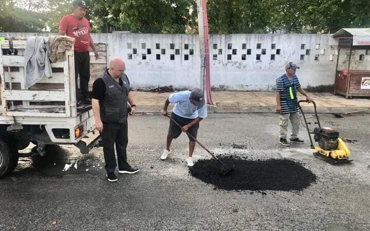 Puerto Morelos, pionero en Quintana Roo en bacheo en frío para reparar vialidades