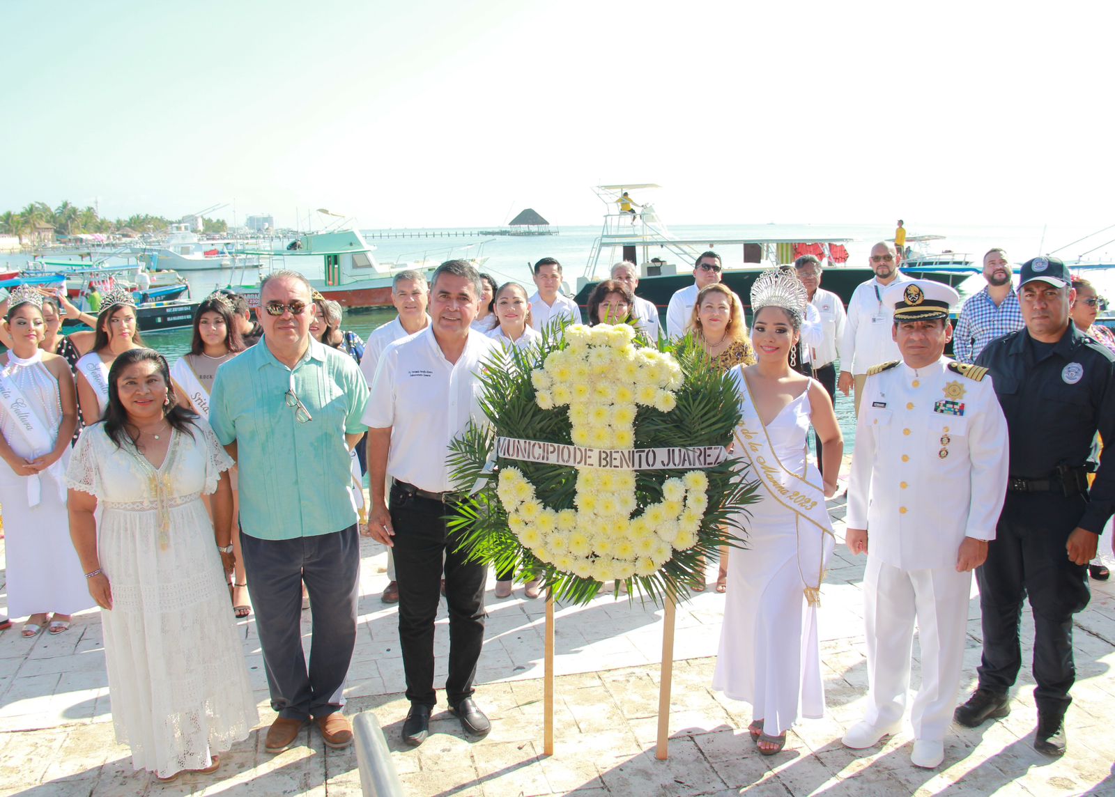 Gobierno de Ana Paty Peralta festeja a marinos en Puerto Juárez