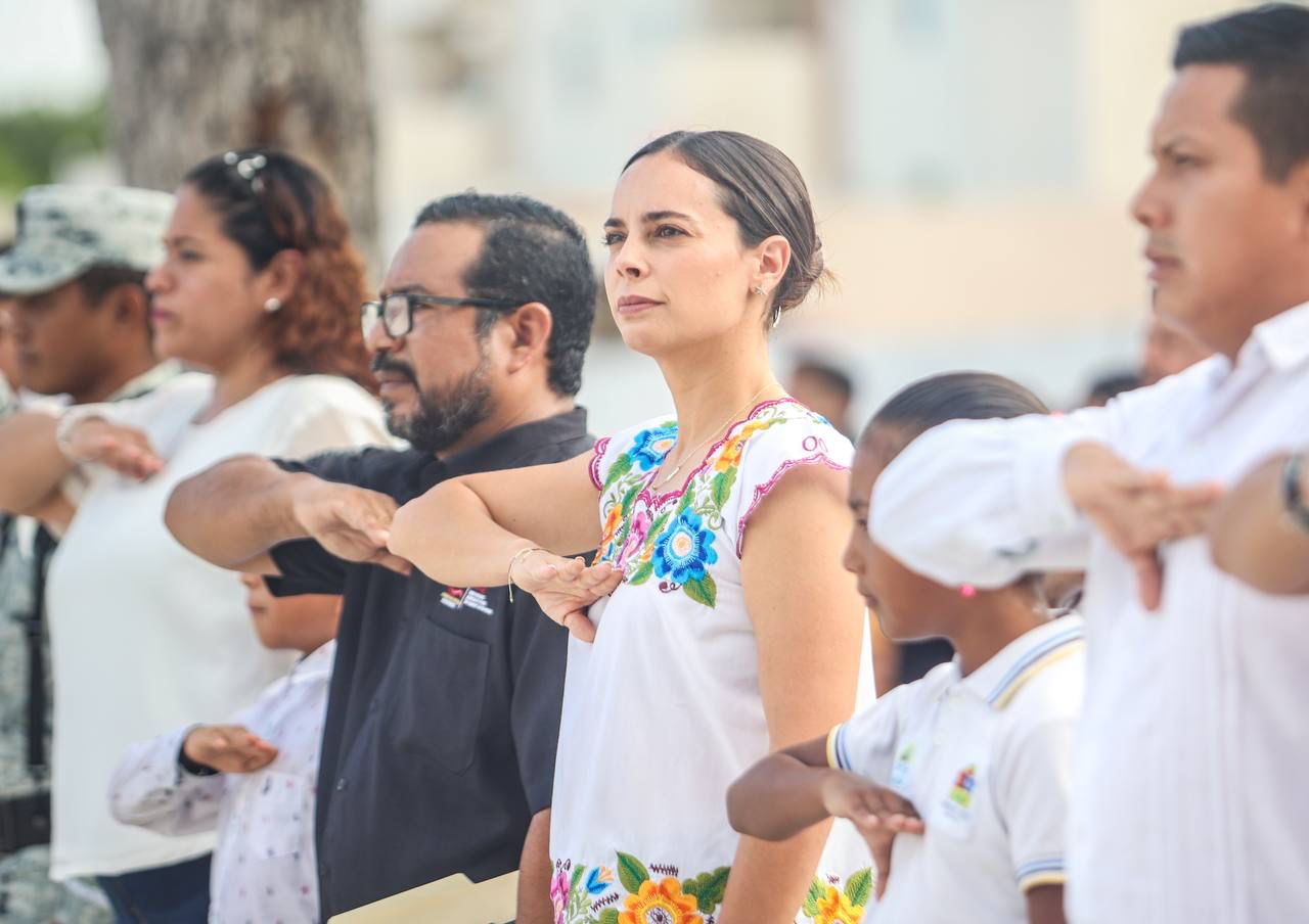 Vamos a seguir trabajando juntos y unidos por la educación y el futuro de Cancún: Ana Paty Peralta