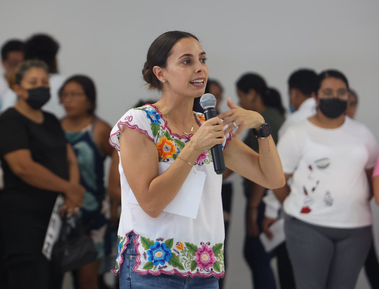 Educación, prioridad para construir un mejor futuro y una mejor sociedad: Ana Paty Peralta