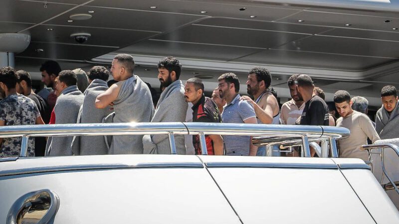 Mueren 78 migrantes tras naufragio en costas de Grecia