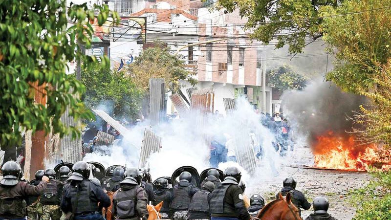 Disturbios en Argentina durante movilización contra reforma antimarchas