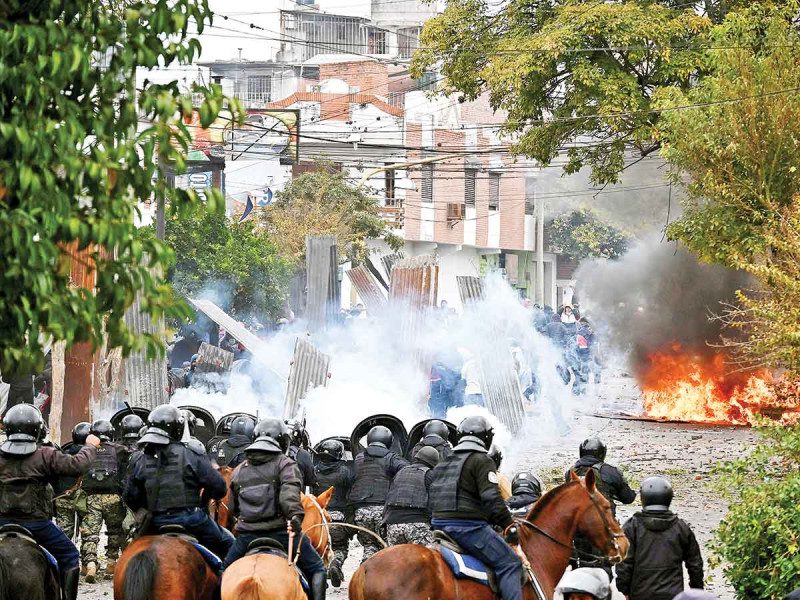 Disturbios en Argentina durante movilización contra reforma antimarchas