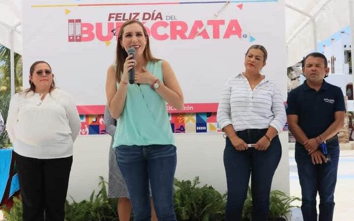 Atenea Gómez agradece el esfuerzo y compromiso diario de sus colaboradores en el “Día del Burócrata”