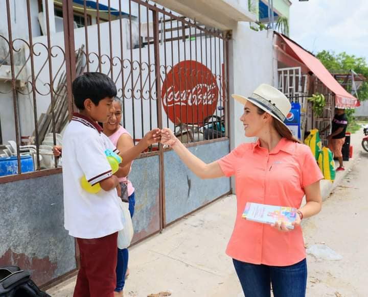 Atenea Gómez trabaja en territorio y encabeza el programa de descacharrización en la Zona Continental de Isla Mujeres