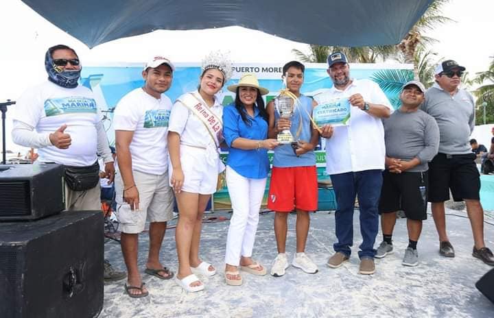 Premia Blanca Merari a ganadores del torneo de pesca y otras actividades por el Día de la Marina