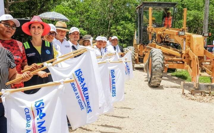 Atenea Gómez cumple con la construcción de calles en Ciudad Mujeres