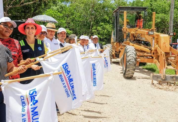 Atenea Gómez cumple con la construcción de calles en Ciudad Mujeres