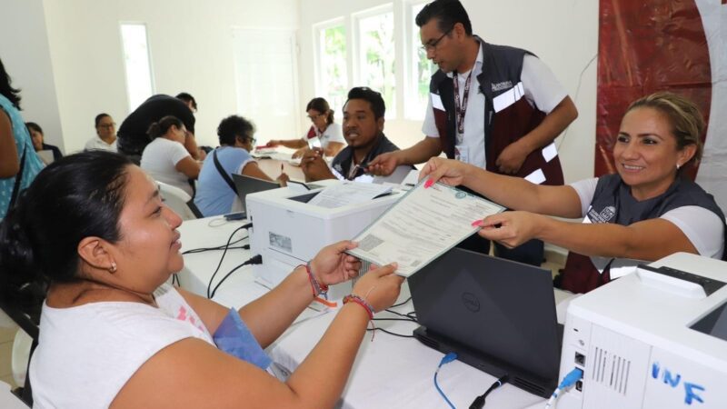 Reciben habitantes de Isla Mujeres beneficios del Programa Integral “Tu Identidad es tu Derecho”