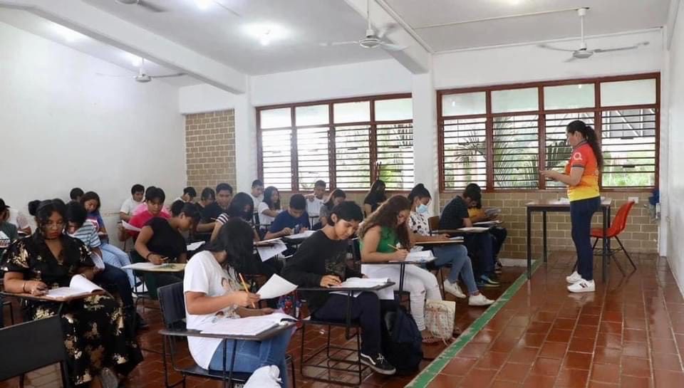 Más de 21 mil jóvenes presentan examen admisión para nivel medio superior