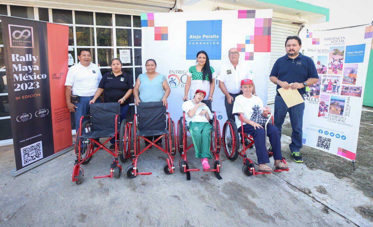 Entrega Blanca Merari sillas de ruedas donadas por el Rally Maya y Fundación ”Alejo Peralta”