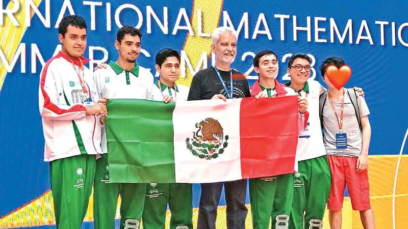 Suben al podio de las matemáticas; mexicanos ganan medallas