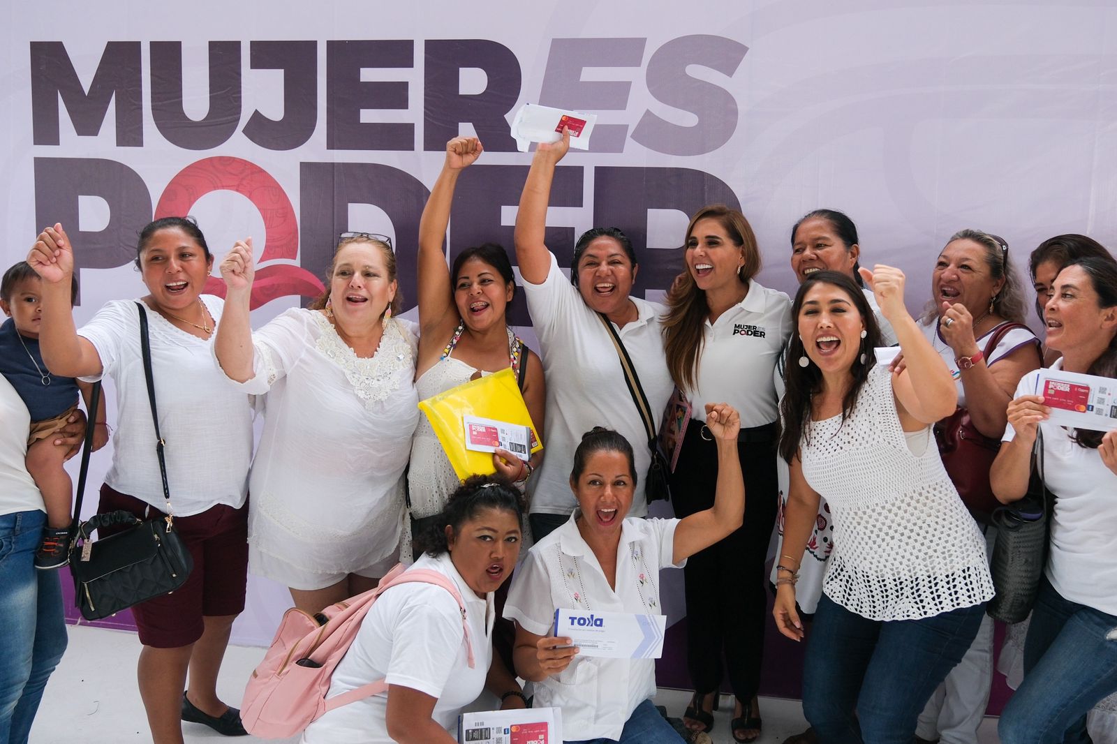 Con Mujer es Poder, Mara Lezama empodera a mujeres de Solidaridad