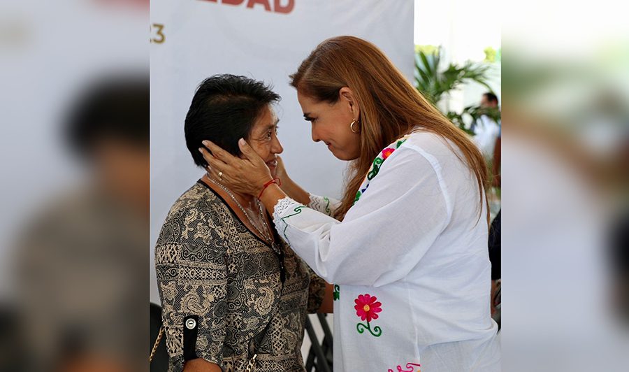 Con entrega de títulos, Mara Lezama da certeza jurídica a familias de Quintana Roo 