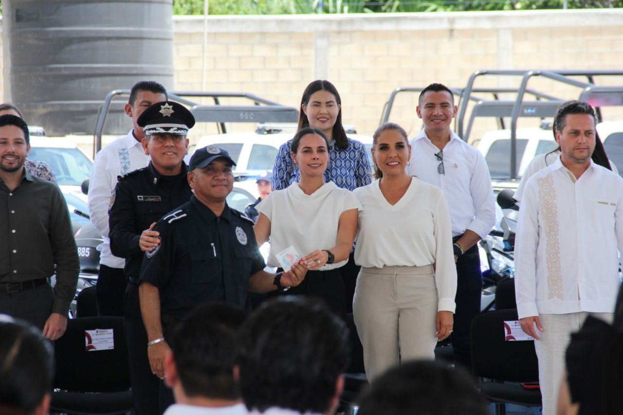 Recibe Cancún parque vehicular y equipamiento para la seguridad ciudadana