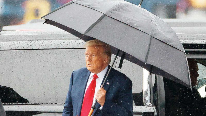 Trump se aferra a inocencia; juicio por conspiración