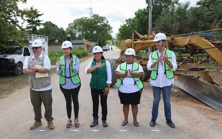 Blanca Merari continúa con la ampliación de obras de pavimentación en Leona Vicario