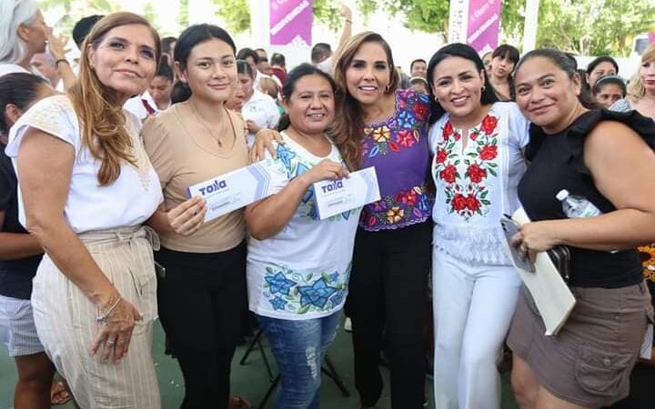 Acompaña Blanca Merari a la gobernadora a la entrega de tarjetas de “Mujer es poder”