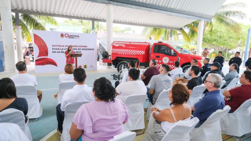 Mara Lezama cumple con Holbox y Kantunilkín; entrega unidades de bomberos y patrullas