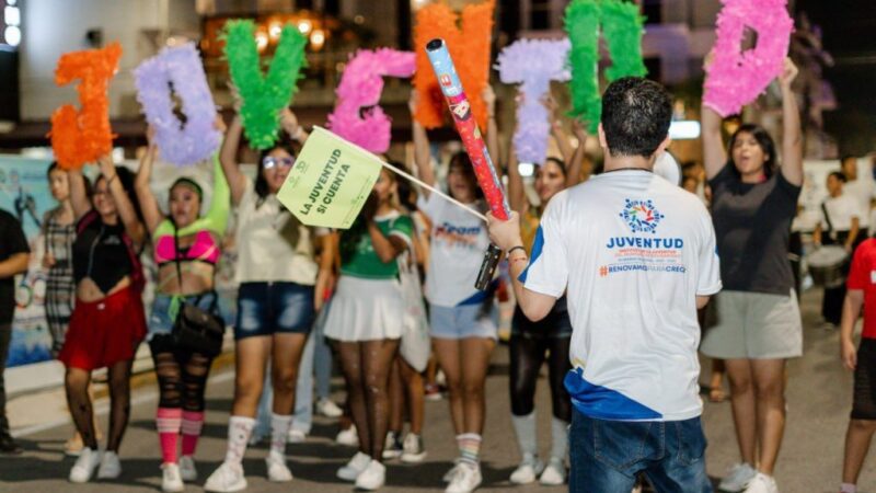 Inauguran el Mes de la Juventud con exitoso desfile