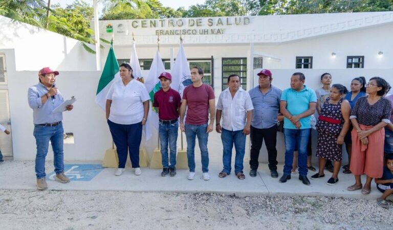 Diego Castañón le cumple a Francisco Uh May con moderno centro de salud