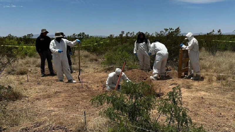 Rescatan restos de 7 personas de narcofosa de Ciudad Juárez; prevén que cifra aumente