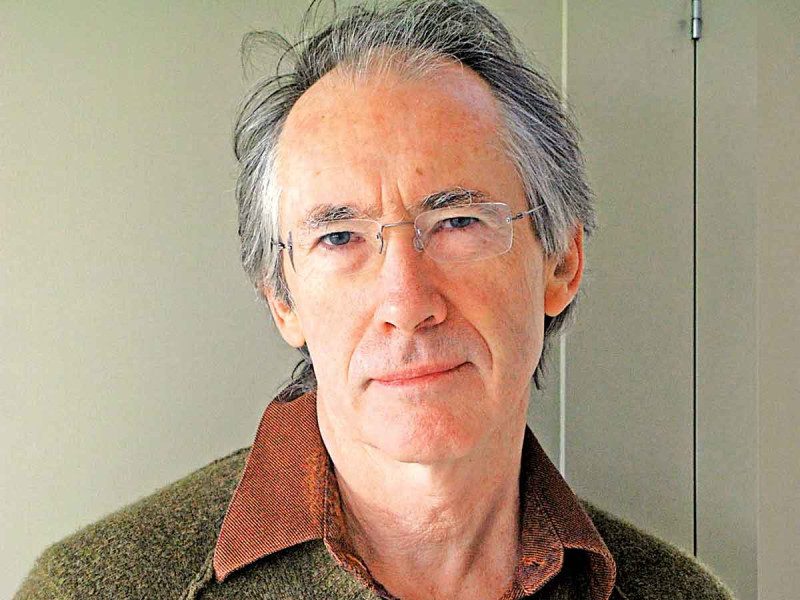 Ian McEwan, paisajista de la noche eterna; presentará su más reciente novela