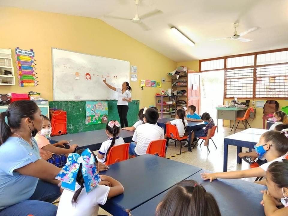 Mara Lezama fortalece inglés e incluye maya en escuelas públicas 