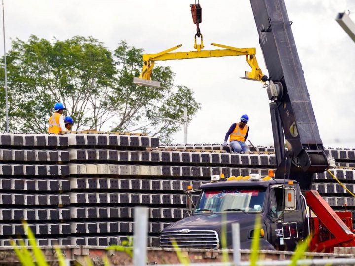 Obra pública y nearshoring impulsan a la construcción