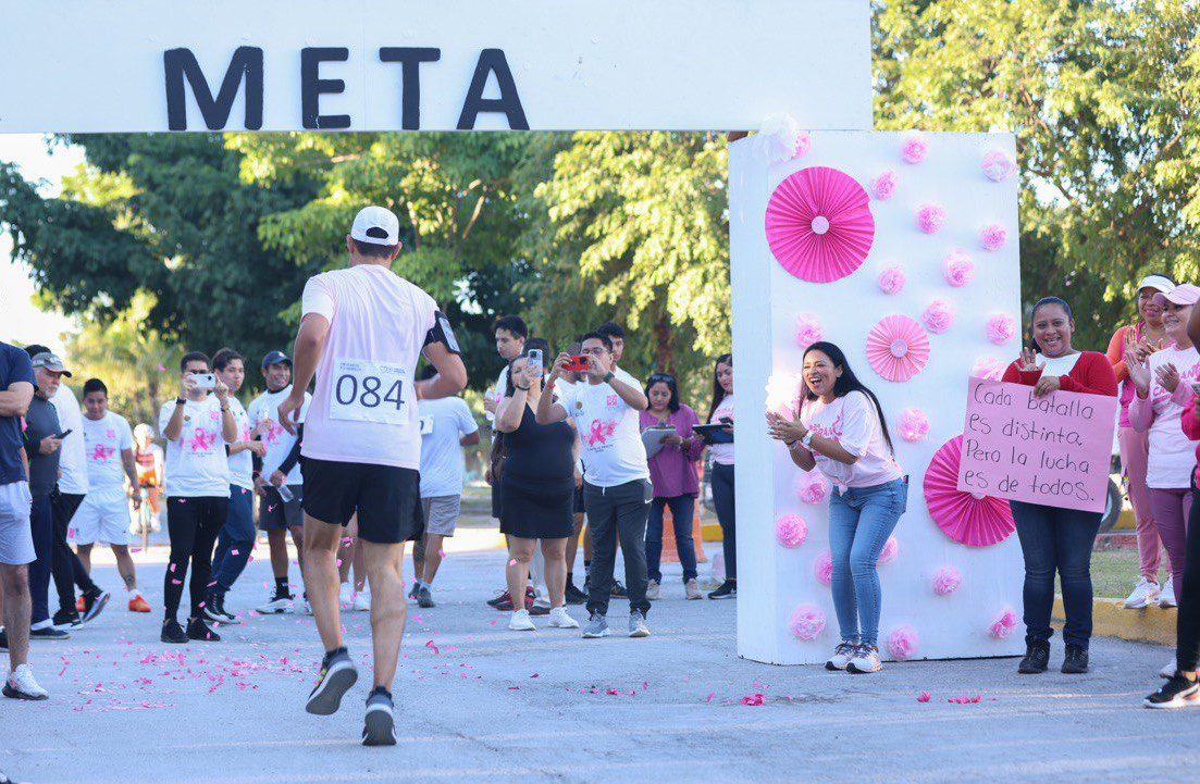 Organizan exitosa segunda gran carrera contra el cáncer de mama en Puerto Morelos