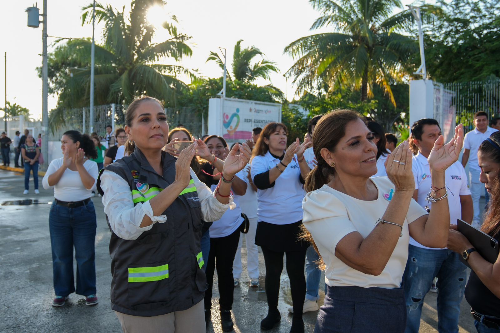 Da salida Mara Lezama al envío a Guerrero de 50 toneladas de ayuda humanitaria de los quintanarroenses