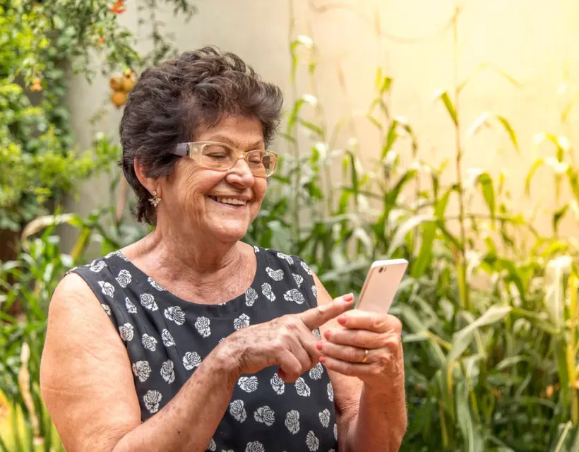 Celulares baratos: 3 opciones para que tu abuelito se mantenga comunicado