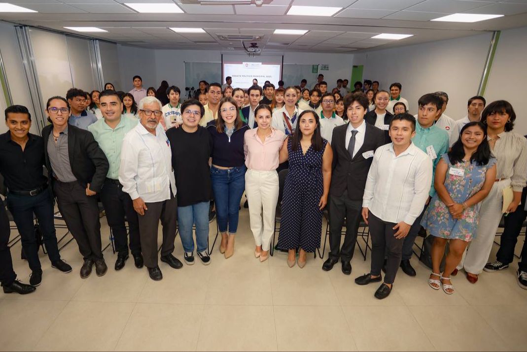 ANA PATY PERALTA IMPULSA DEBATE POLÍTICO ENTRE LA JUVENTUD CANCUNENSE