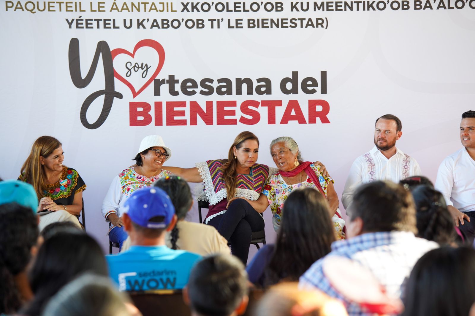 Entrega Mara Lezama más apoyos a artesanos y artesanas de Bacalar