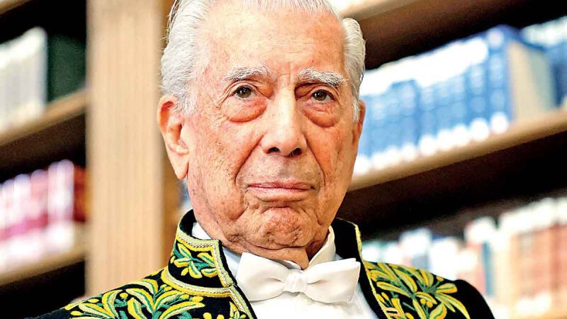 Se despide Vargas Llosa como columnista asiduo