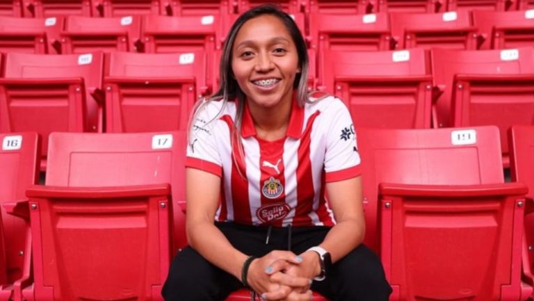 Viridiana Salazar es presentada como nueva jugadora de Chivas Femenil para el Clausura 2024