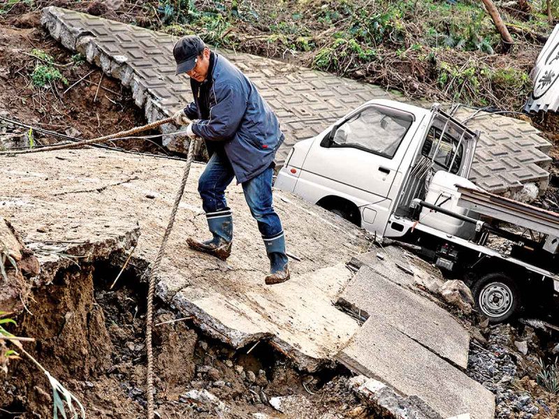 Suman 126 muertos por terremoto en Japón; se registran 211 desaparecidos