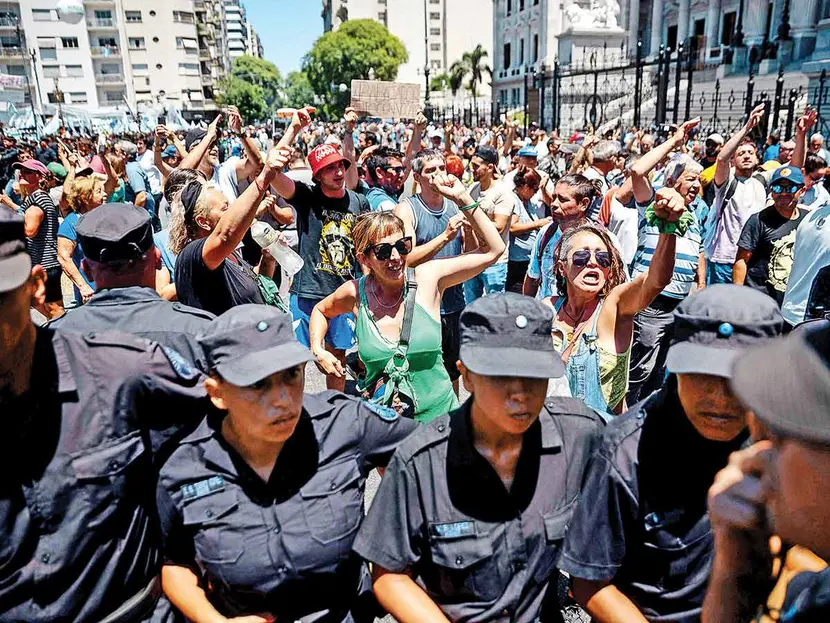 Tras huelga, meten freno a la reforma laboral de Milei; marchan en Argentina, Brasil, México…