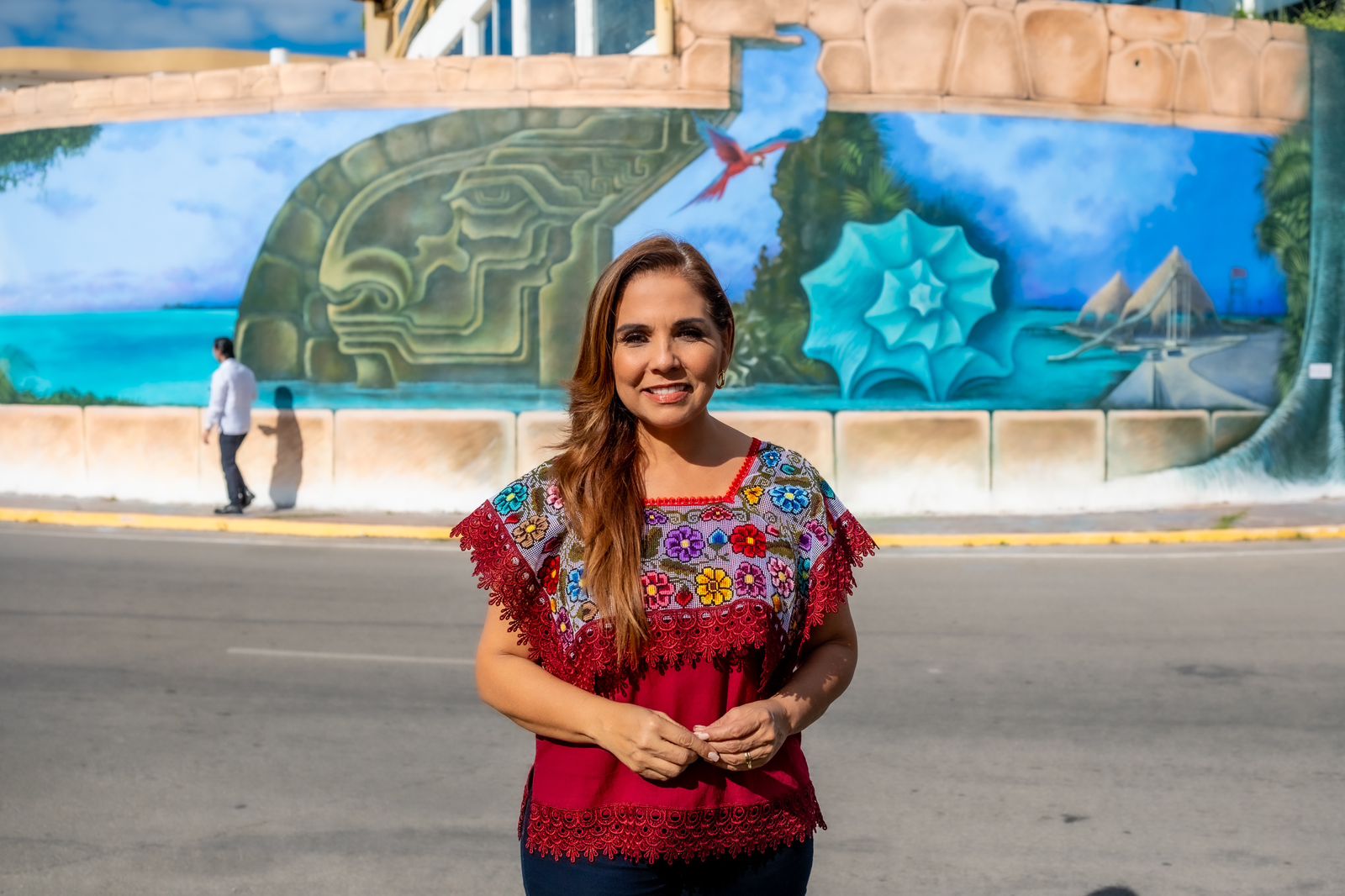 Mara Lezama presenta los 17 murales que transforman el centro histórico de Chetumal