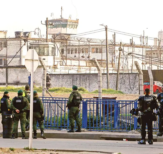 Declaran emergencia carcelaria en Colombia; un funcionario asesinado