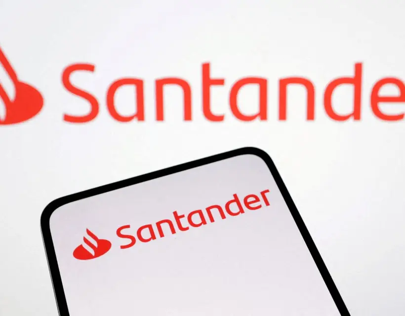 Santander recorta 300 empleos en EU; buscan reestructurar modelo operativo