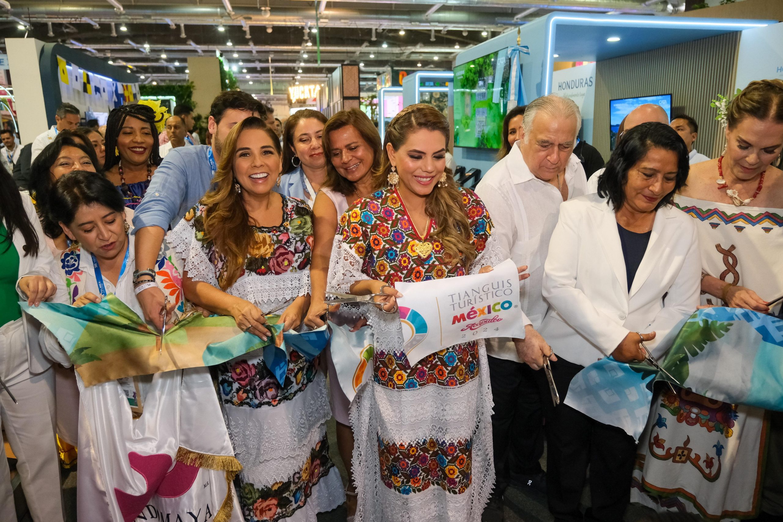 Con presencia y liderazgo, destaca pabellón del Caribe Mexicano en Tianguis Turístico de Acapulco