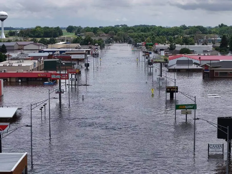 Intensas lluvias en Iowa provocan inundaciones; pueblos son evacuados