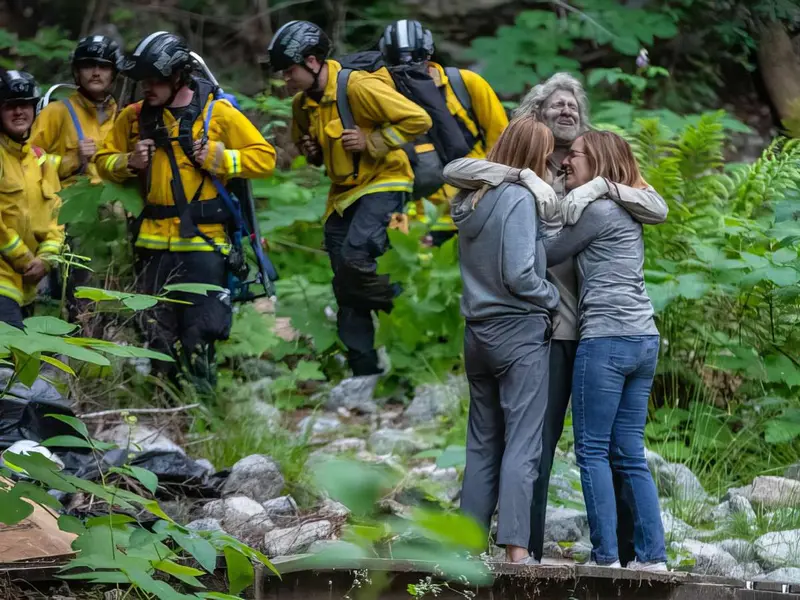 Excursionista sobrevive estando 10 días perdido en las montañas de California