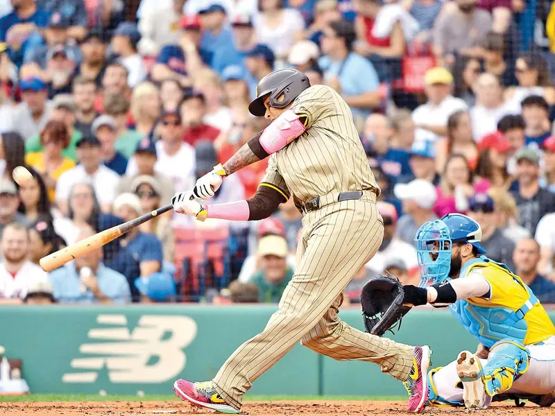 Paliza de los Padres a Medias Rojas; hacen suyo el Fenway Park