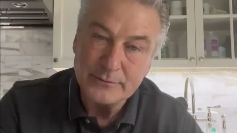 Alec Baldwin se presenta en juicio por homicidio involuntario en ‘Rust’